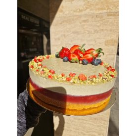 Pisztáciás-epres mousse torta