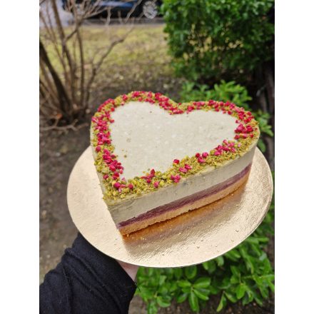 Szív alakú Pisztáciás-málnás mousse torta