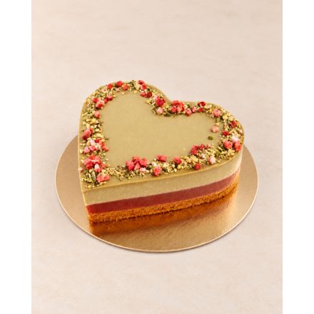 Szív alakú torta - Pisztáciás-epres mousse